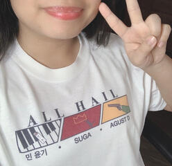 Yoongi shirt selfie
